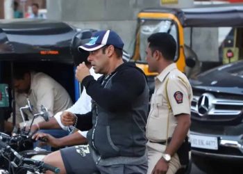 Salman Khan odustaje od automobila i stiže na set filma u ciklusu