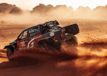 Toyota Gazoo Racing Južna Afrika postigla je uspjeh s brojnim ravnim stazama u četvrtoj etapi Dakara