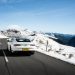 Tri trkaća automobila Bentley Pikes Peak okupljaju se na snježnom alpskom polju