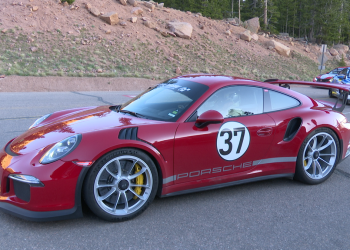 Vožnja iznad oblaka: iskustvo međunarodnog uspona na Pikes Peak Vožnja iznad oblaka: iskustvo međunarodnog uspona na Pikes Peak