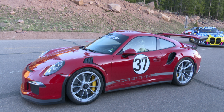 Vožnja iznad oblaka: iskustvo međunarodnog uspona na Pikes Peak