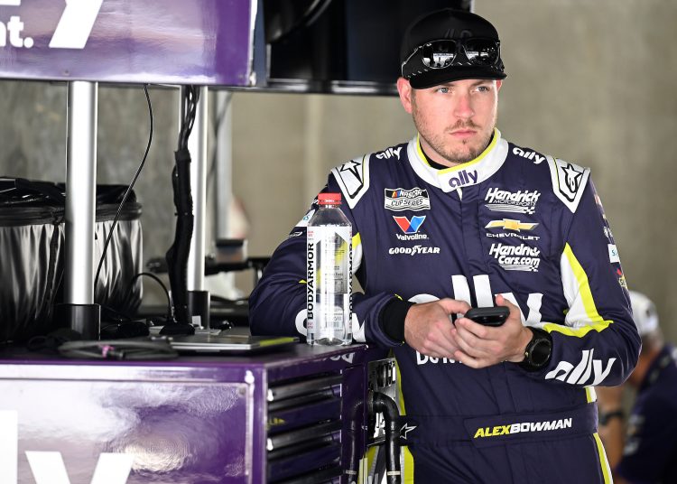 Alex Bowman pripremljen za svakodnevni život izvan utrka Alex Bowman pripremljen za svakodnevni život izvan utrka