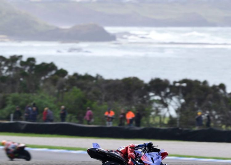 Australski MotoGP navijači odahnuli su nakon što su opovrgnute glasine o golfu na Phillip Islandu. Australski MotoGP navijači odahnuli su nakon što su opovrgnute glasine o golfu na Phillip Islandu.
