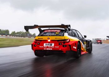 BMW M3 Touring trkaći automobil ubrzano se penje Goodwood Hill