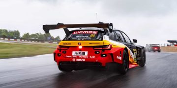 BMW M3 Touring trkaći automobil ubrzano se penje Goodwood Hill