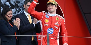 F1: Leclerc se vraća na vrh u Silverstoneu. Hamilton bez kazne, no Kimi nema sreće: ažurirani poredak.