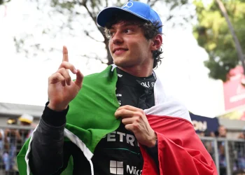 Giancarlo Fisichella uvjeren da Kimi Antonelli može podnijeti pritisak naslova nakon što je Italija prekinula dugo čekanje na pobjedu u F1 Giancarlo Fisichella uvjeren da Kimi Antonelli može podnijeti pritisak naslova nakon što je Italija prekinula dugo čekanje na pobjedu u F1