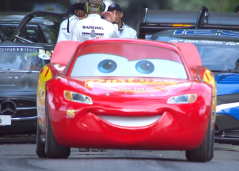 Ka-Chow! Lightning McQueen upravo se vrtoglavo uzdizao brdom Goodwood