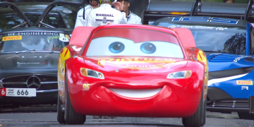 Ka-Chow! Lightning McQueen upravo se vrtoglavo uzdizao brdom Goodwood