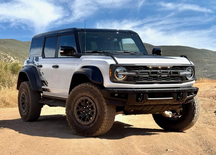 Koja je razlika između Ford Bronco Sasquatch i Raptora? Koja je razlika između Ford Bronco Sasquatch i Raptora?