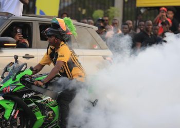 Kololo Auto Show oduševljava posjetitelje zvukom motora i driftanjem