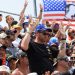 NASCAR-ov povratnički vikend donio je šokantno kimanje vjeri, emocionalnu pobjedu Brextona Buscha i borbene riječi NASCAR-ov povratnički vikend donio je šokantno kimanje vjeri, emocionalnu pobjedu Brextona Buscha i borbene riječi