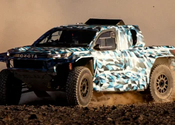 Toyota najavljuje vozilo Hilux na vodik za relij Dakar 2027.