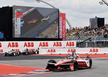 Zašto se automobili Formule E pune za nekoliko sekundi dok je za cestovna električna vozila potrebno nekoliko minuta, objašnjava Jeremiah Burton