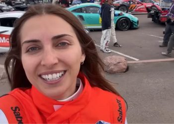Žena iz Kalifornije ulazi u povijest vožnjom C8 ZR1 sa 1064 KS na najopasnijoj utrci u Americi