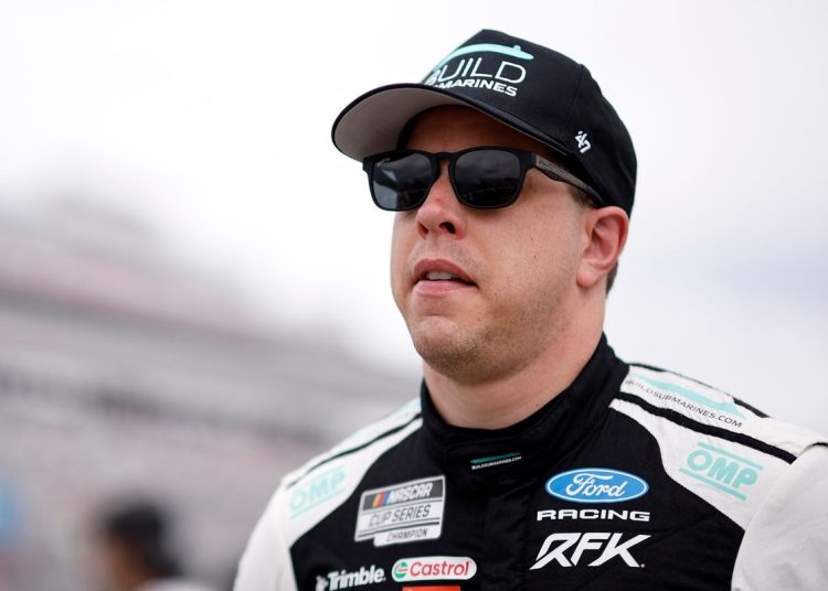Brad Keselowski šokantno napušta RFK Racing zbog iznenadnog povlačenja iz NASCAR-a