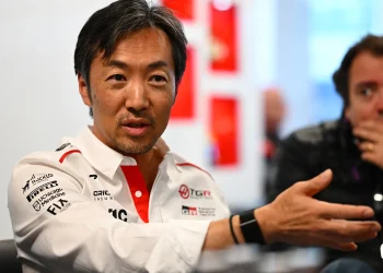 F1 Business Summit dodaje šefa Haasa Ayaoa Komatsua, Gordona Ramsaya i Russella Wilsona.