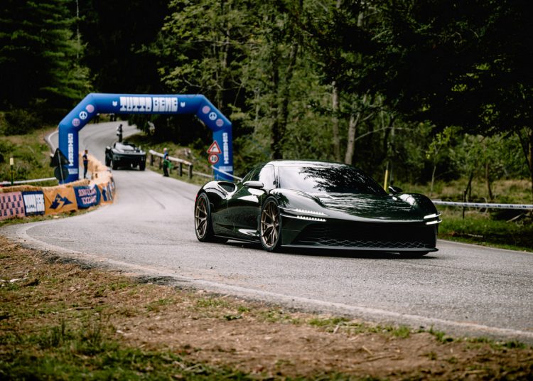 Genesis prikazuje koncepte Magma GT i X Gran Scorpio na talijanskim javnim cestama Genesis prikazuje koncepte Magma GT i X Gran Scorpio na talijanskim javnim cestama