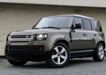 Land Roverov Supercharged V8 Defender 110 trebao bi biti smiješan, ali vožnja u njemu otkrila mi je nove horizonte.