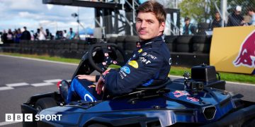 Max protiv 100: Verstappen nadmašio 100 amaterskih vozača kartinga u samo 14 krugova