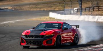 Pogledajte slike eksterijera i interijera Ford Mustang Dark Horse SC iz 2026. godine