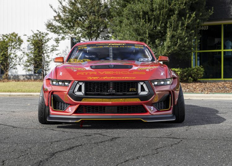 T-Pain poklanja svom prijatelju divlji Mustang RTR s 910 KS pod imenom Twerk Horse