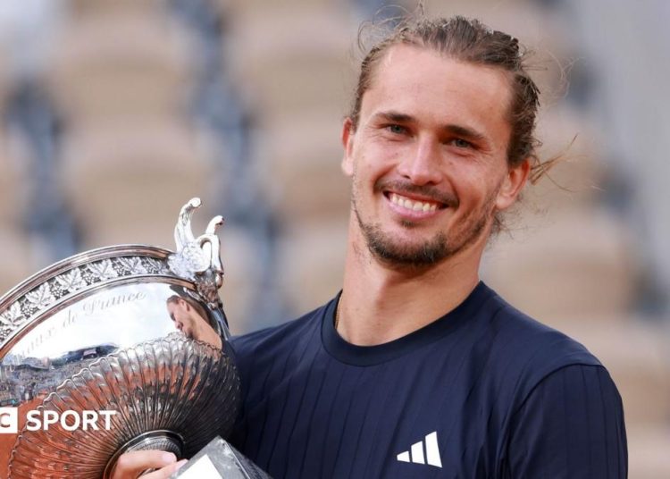 Alexander Zverev završava sezonu kao svjetski broj jedan nakon poraza od Carlosa Alcaraza