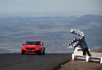 Integra Type S DE5 postavlja novi rekord za vozila s prednjim pogonom na Pikes Peak International Hill Climb