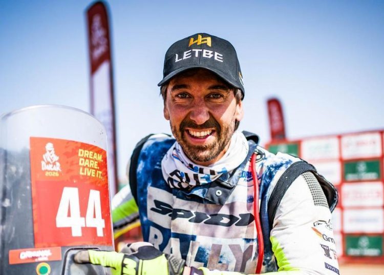 Josep Pedró, motociklist (39 godina): “Kako se Dakar može održati u Saudijskoj Arabiji kada tamo padaju bombe?” Josep Pedró, motociklist (39 godina): “Kako se Dakar može održati u Saudijskoj Arabiji kada tamo padaju bombe?”