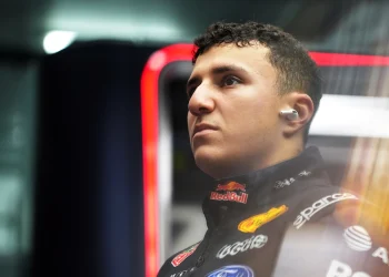 Kako je problem s baterijom Isacku Hadjaru iz Red Bulla oduzeo podij u Sepangu na Velikoj nagradi Bahreina 2026. u Maleziji
