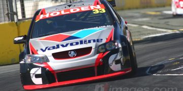Lee Holdsworth kažnjen zbog šale o trkaćem odijelu, 2009. Gold Coast V8 Supercars