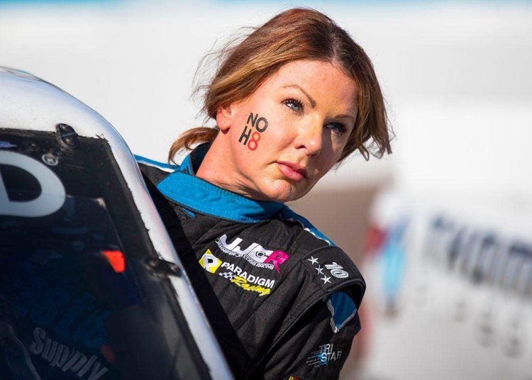 Navodna afera vozačice NASCAR-a s promatračem oduzela joj je kraljeve otkupnine, a je li sveučilišni nogomet u problemu?