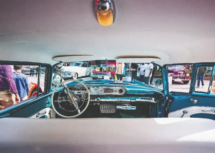 Nije točno, ali nije krivo: Kako automobili s volanom na lijevoj strani legalno funkcioniraju na indijskim cestama Nije točno, ali nije krivo: Kako automobili s volanom na lijevoj strani legalno funkcioniraju na indijskim cestama