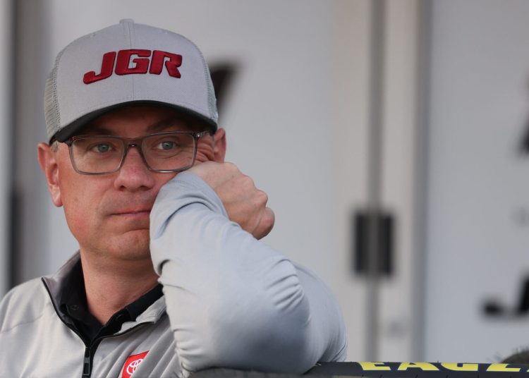 Sudac procjenjuje prekršaje u tužbi JGR-Spire NASCAR Sudac procjenjuje prekršaje u tužbi JGR-Spire NASCAR