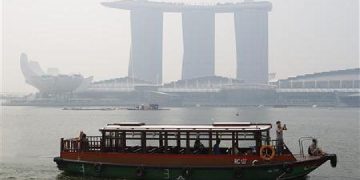 Utrka F1 u Singapuru održava se unatoč izmaglici i visokim temperaturama