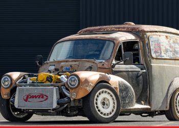 Video: drift kombi Morris Minor s motorom Mental RB25