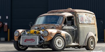 Video: drift kombi Morris Minor s motorom Mental RB25
