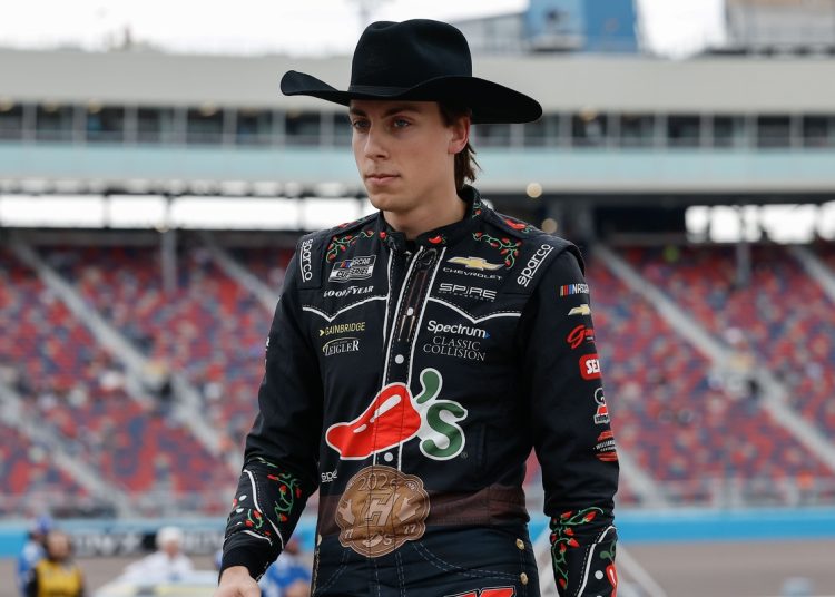 Zane Smith bijesan nakon sudara s Carlosom Hočevarom u NASCAR kupu Zane Smith bijesan nakon sudara s Carlosom Hočevarom u NASCAR kupu